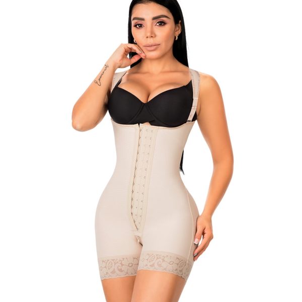 Short Bodysuit with Central Hooks and sleeves ( Ref. O-013 )